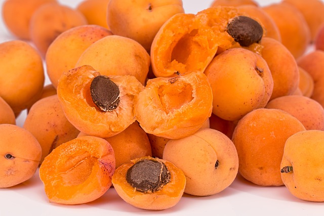 apricots-2994801_640.jpg